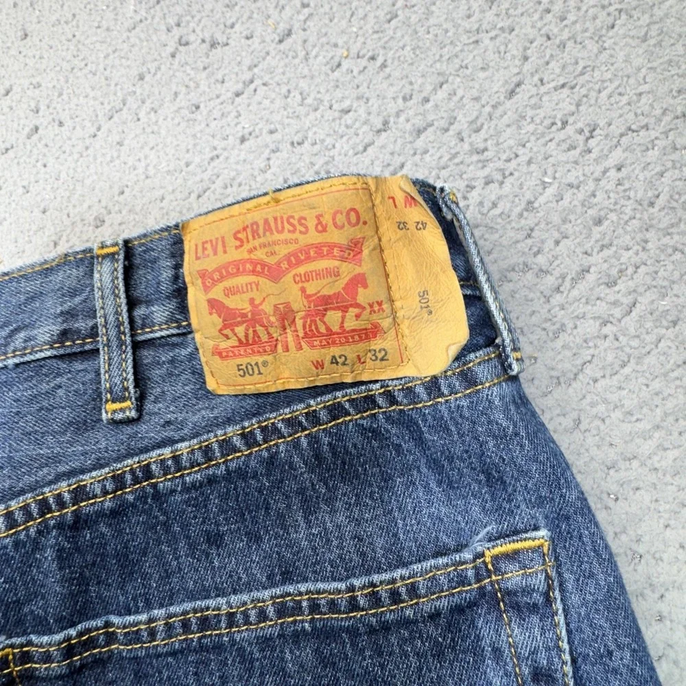 Levis 501 Jeans Mens 42x30 Blue Straight Denim Button Fly Cotton Classic Fit